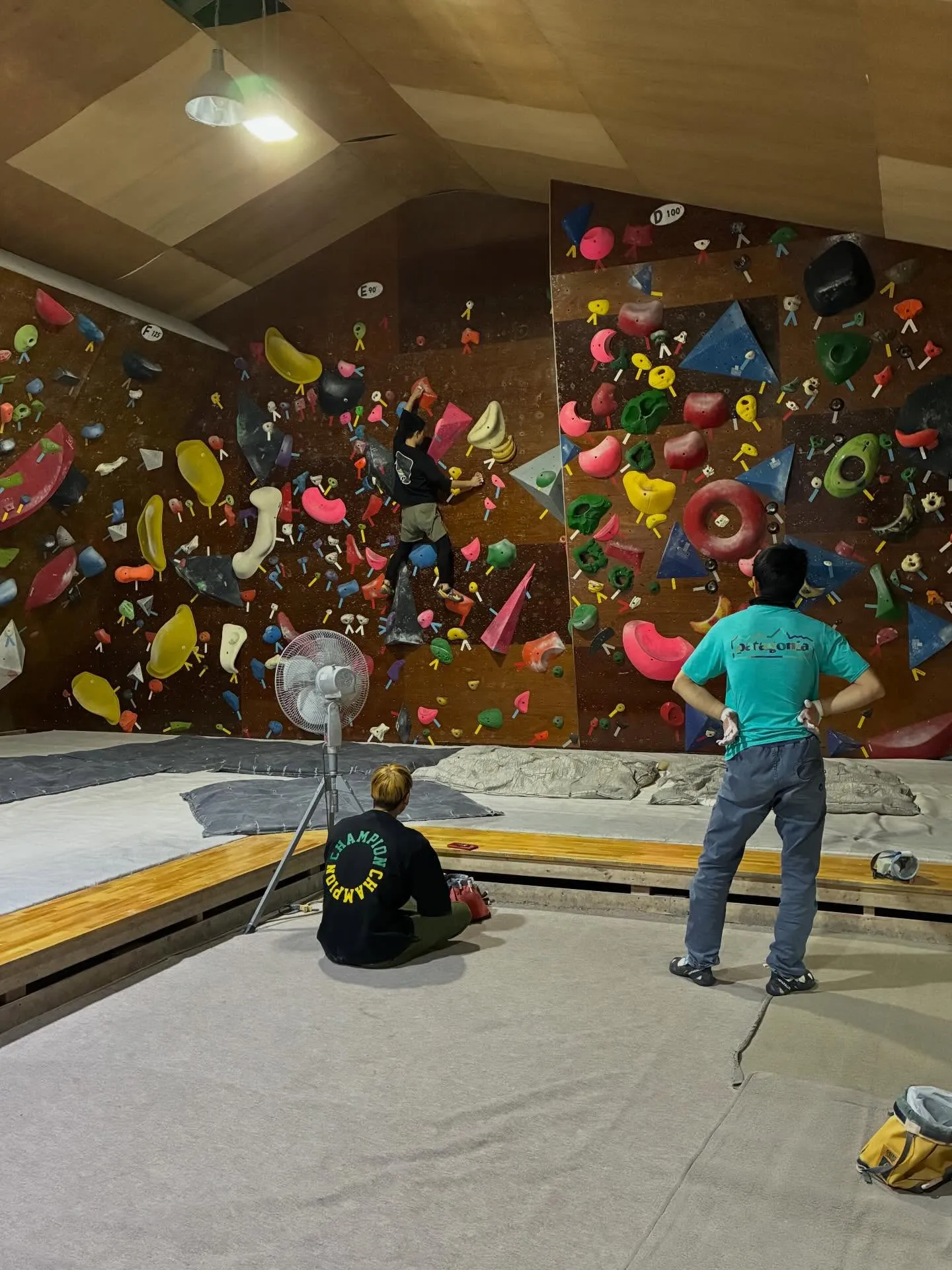 セット直後は皆んな見てる方が一緒。