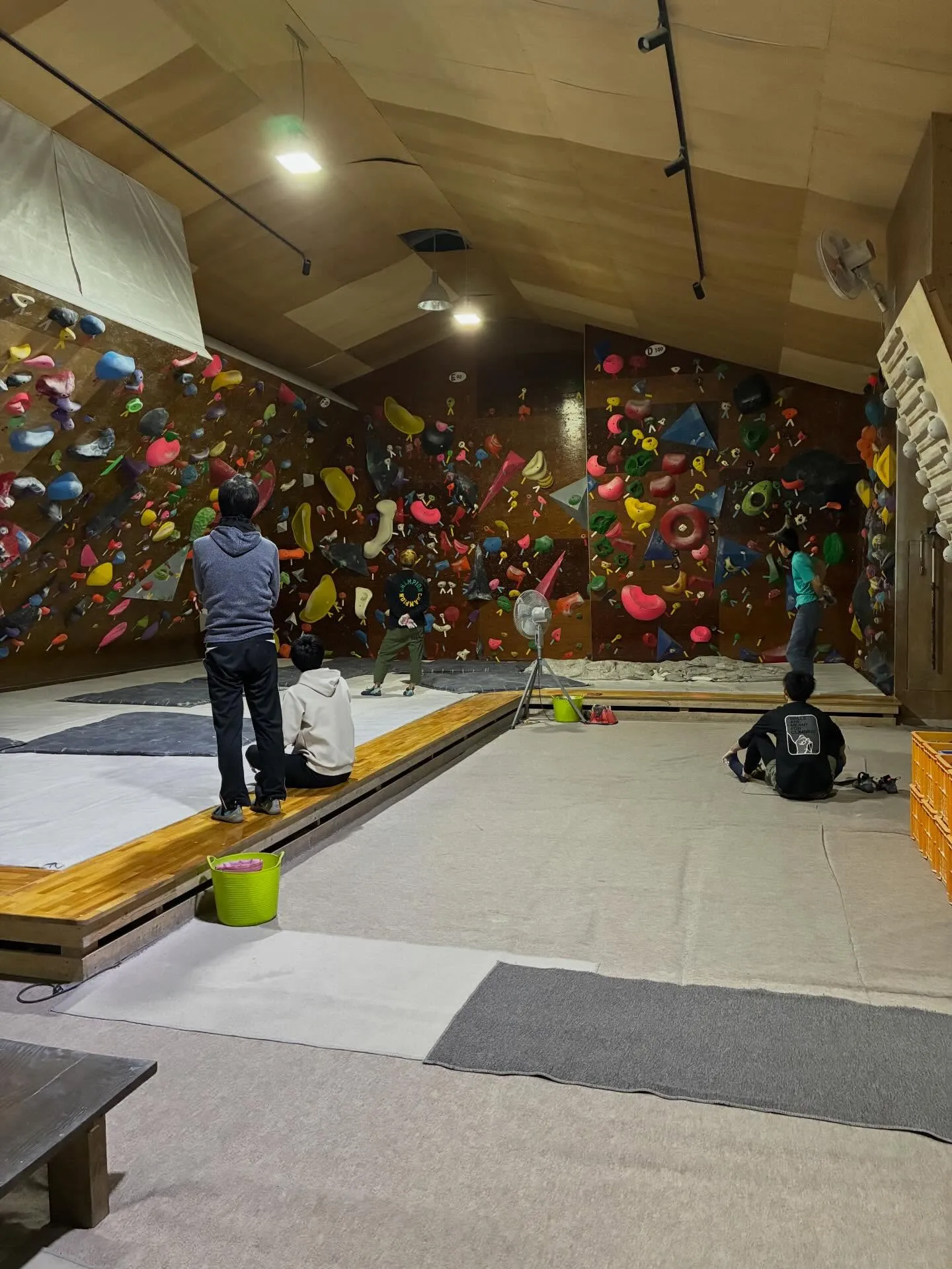 セット直後は皆んな見てる方が一緒。