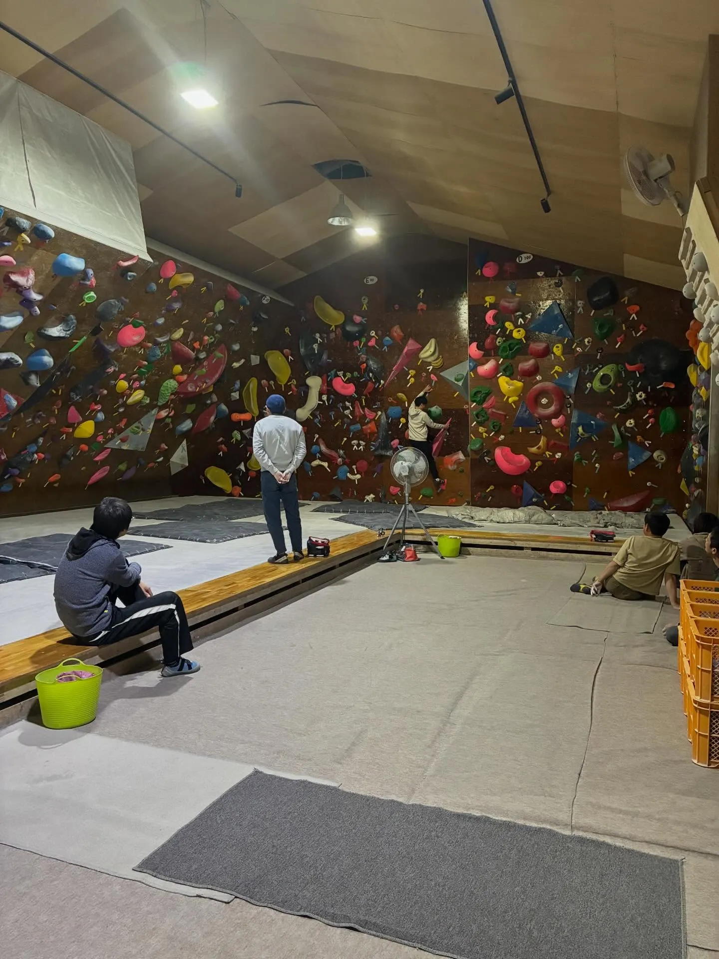 風が強くて雪もチラつく三連休の中日。