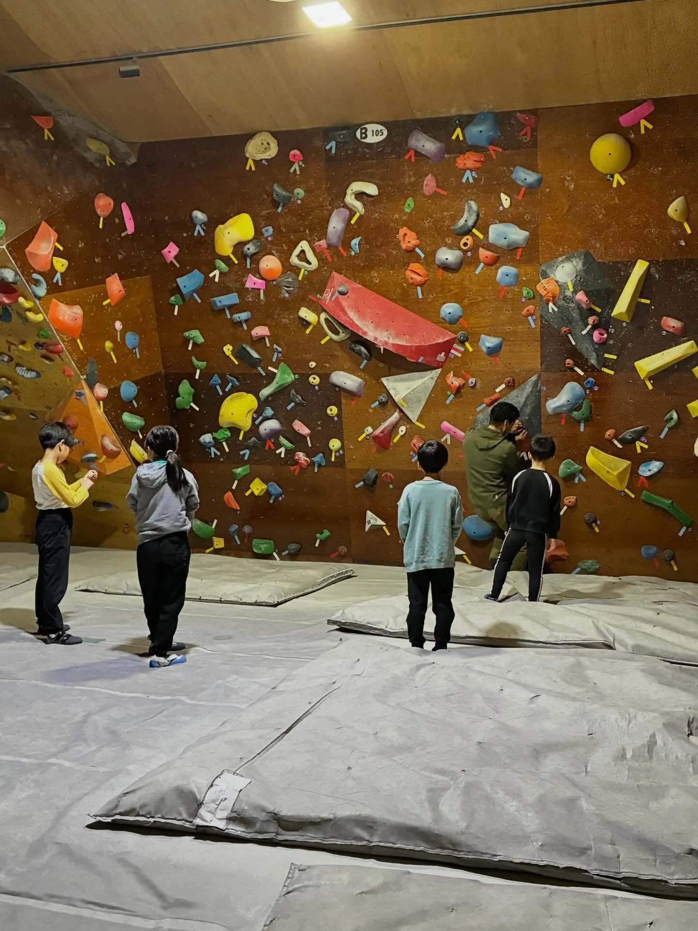 アップも終わったので、高学年とちびっこに分かれて登ります😊