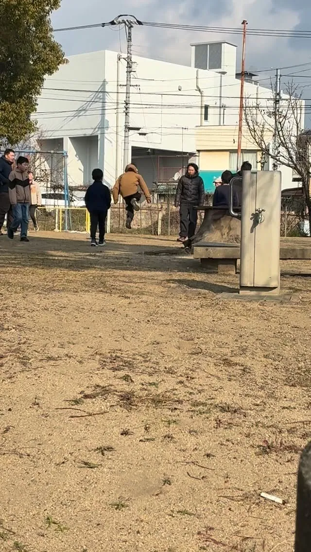 今日はいつもの駐車場に車が多いので近くの公園でアップ。